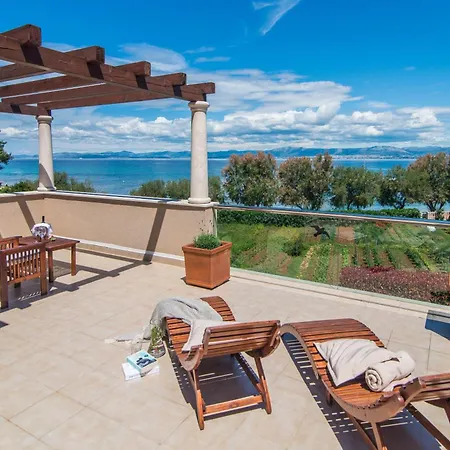 Gumonian Villa *