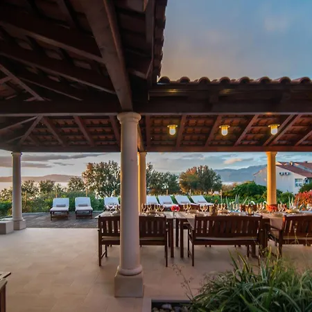 Gumonian Villa *